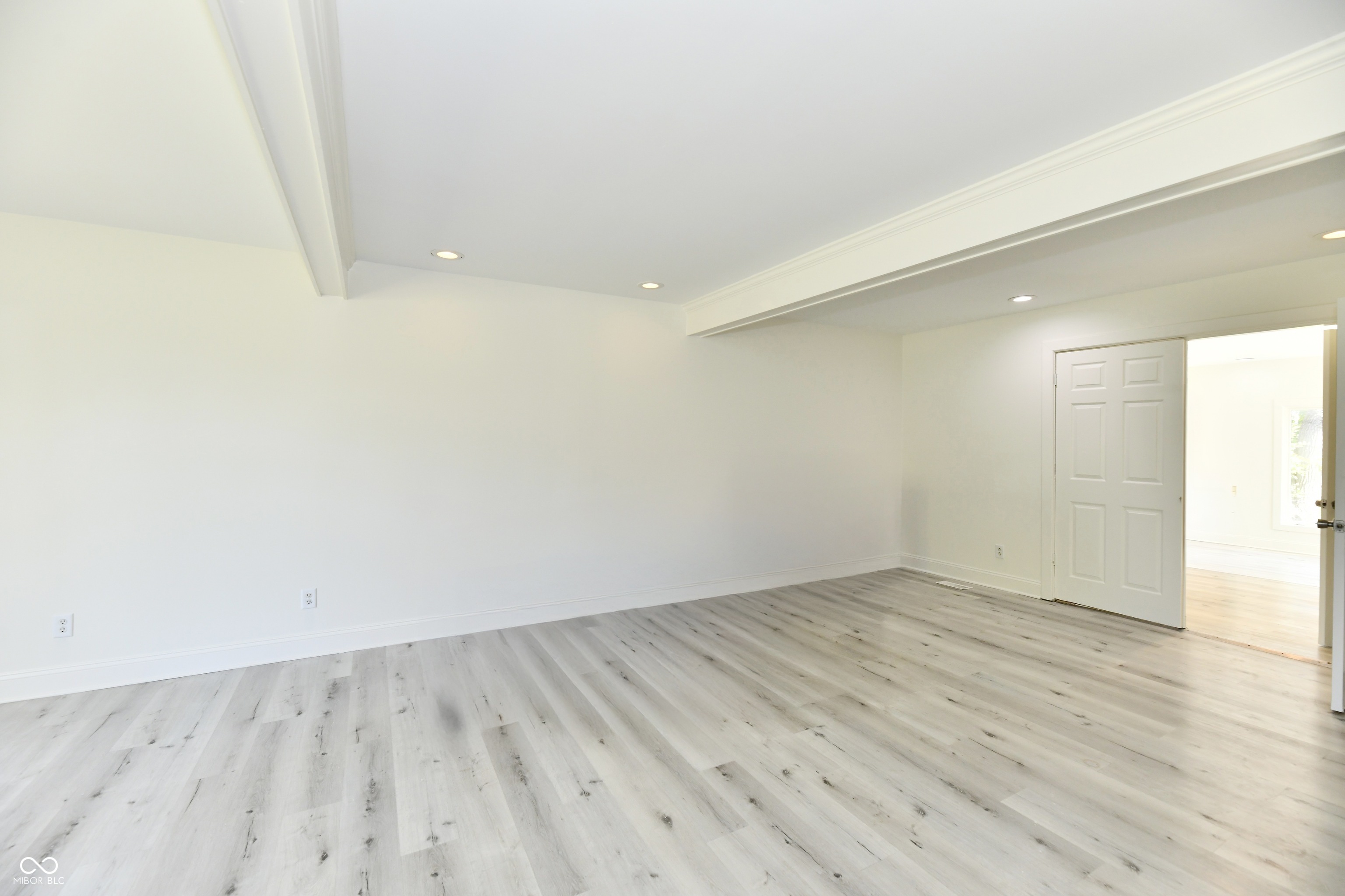 7911 Guion Road Indianapolis, IN 46268 - Photo 2 of 30 Gallery Image 2