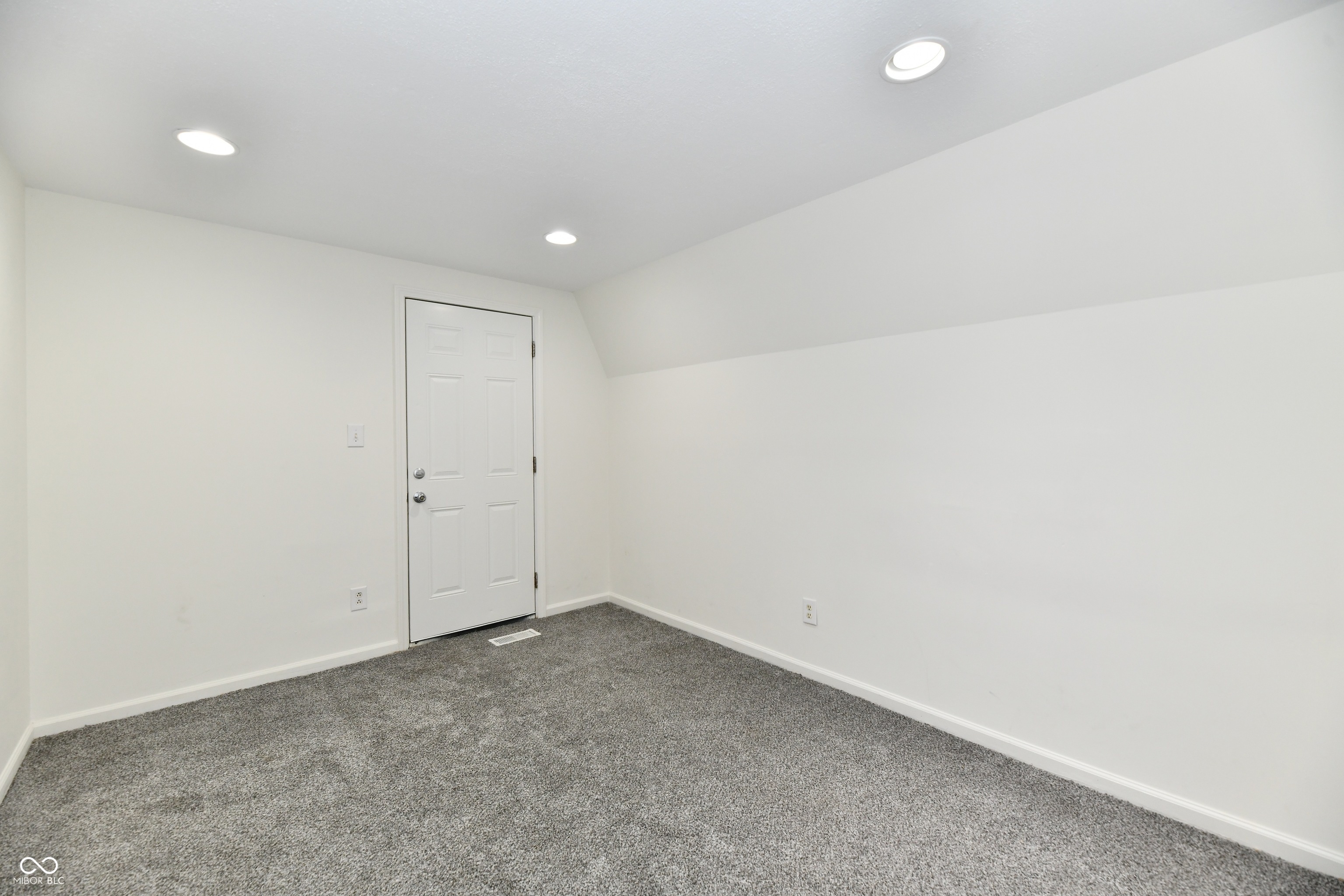 7911 Guion Road Indianapolis, IN 46268 - Photo 22 of 30 Gallery Image 22
