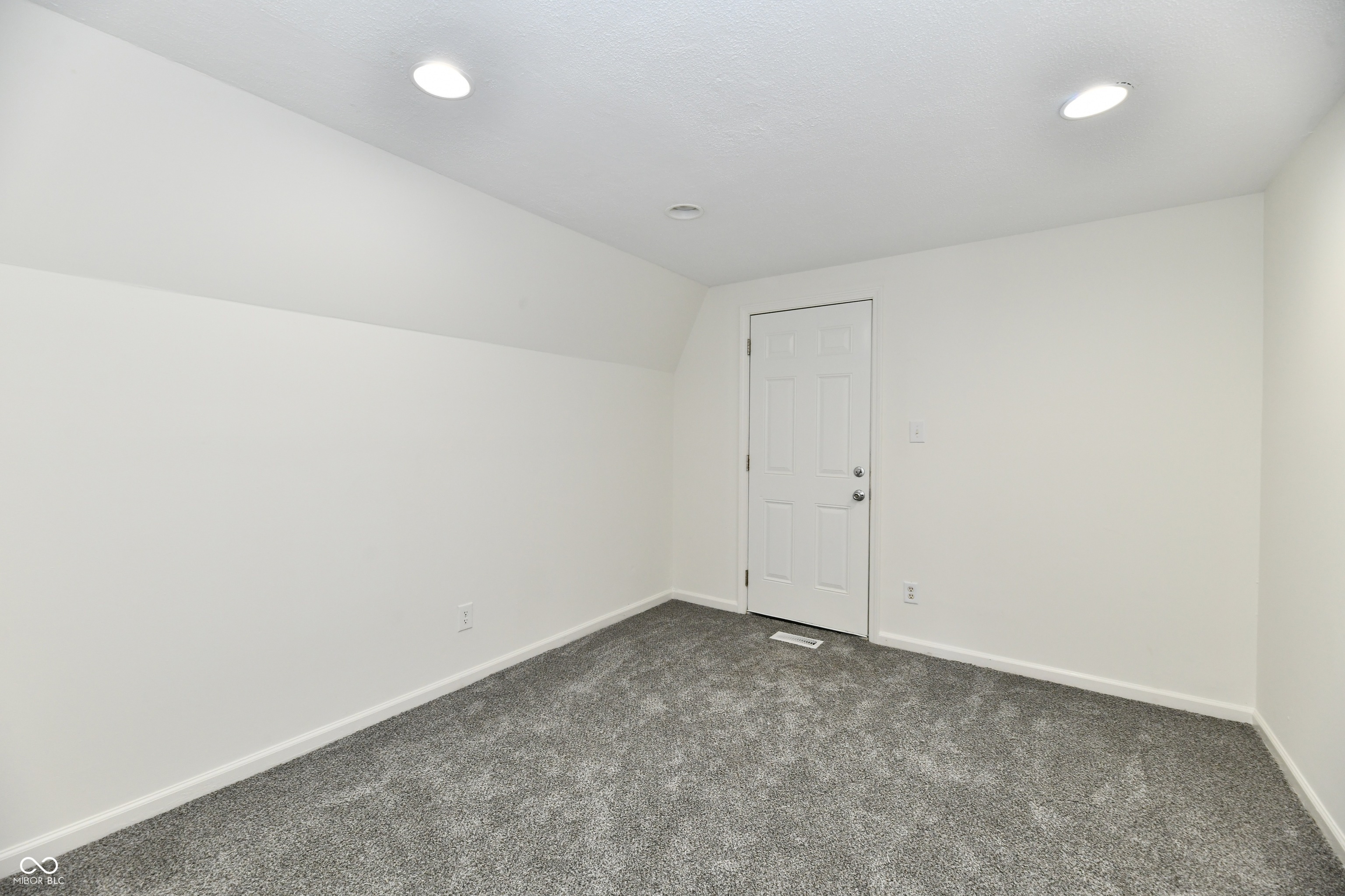7911 Guion Road Indianapolis, IN 46268 - Photo 23 of 30 Gallery Image 23