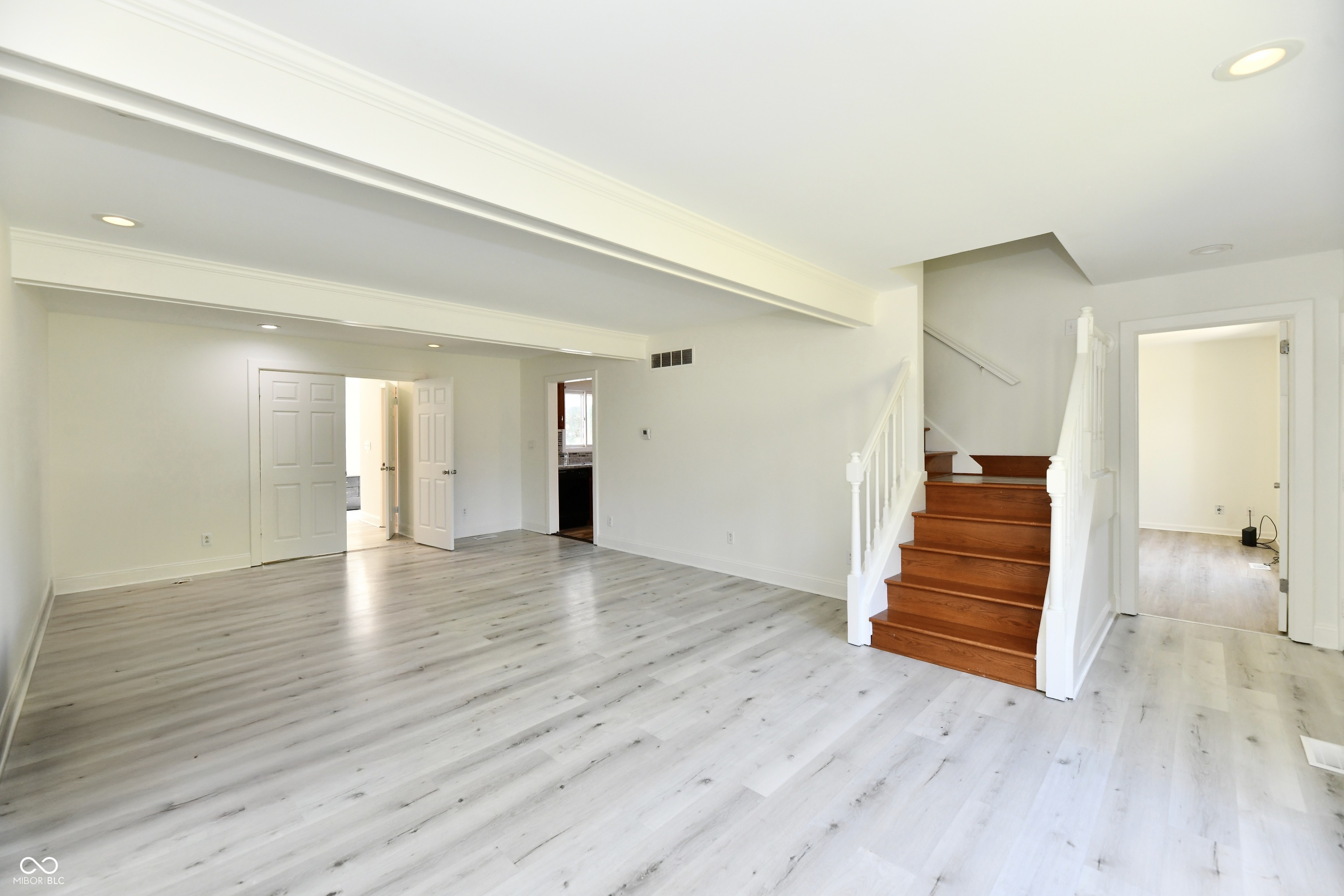 7911 Guion Road Indianapolis, IN 46268 - Photo 4 of 30 Gallery Image 4