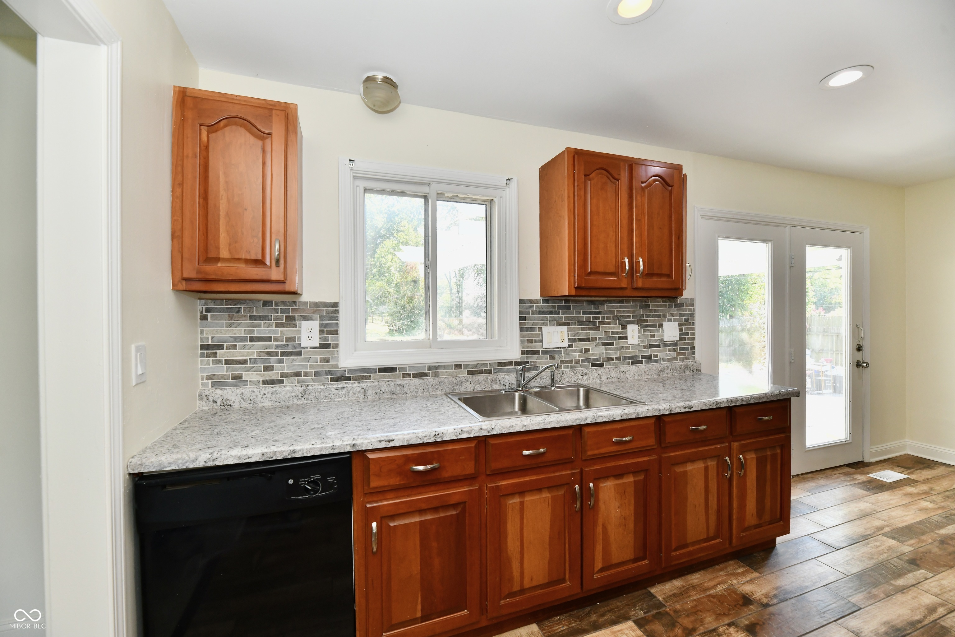 7911 Guion Road Indianapolis, IN 46268 - Photo 6 of 30 Gallery Image 6