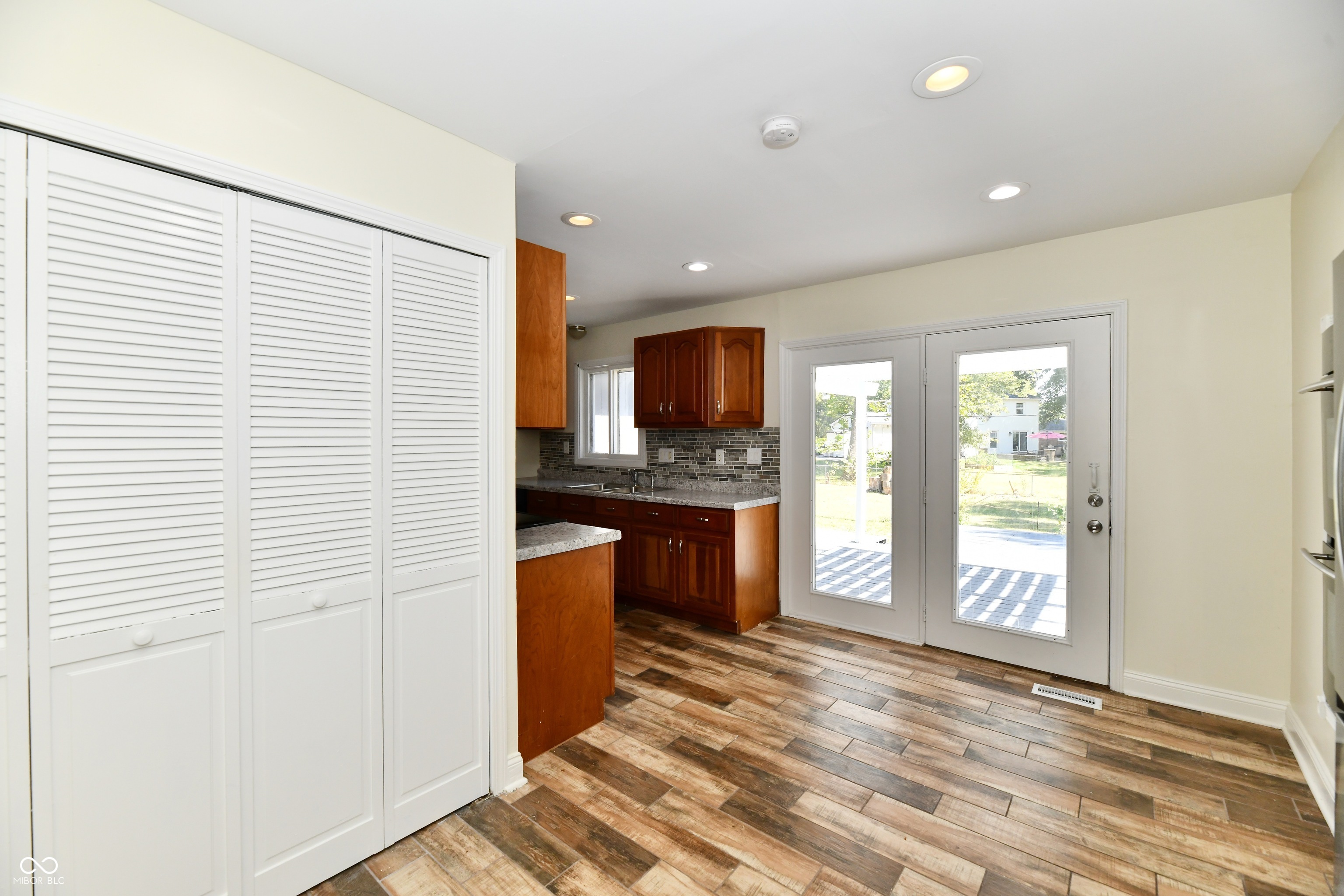 7911 Guion Road Indianapolis, IN 46268 - Photo 7 of 30 Gallery Image 7