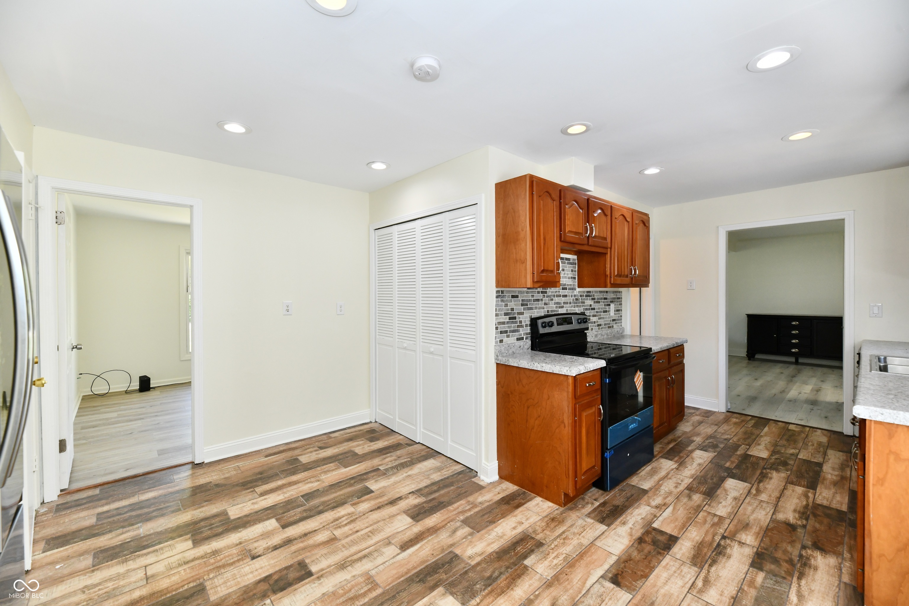 7911 Guion Road Indianapolis, IN 46268 - Photo 8 of 30 Gallery Image 8