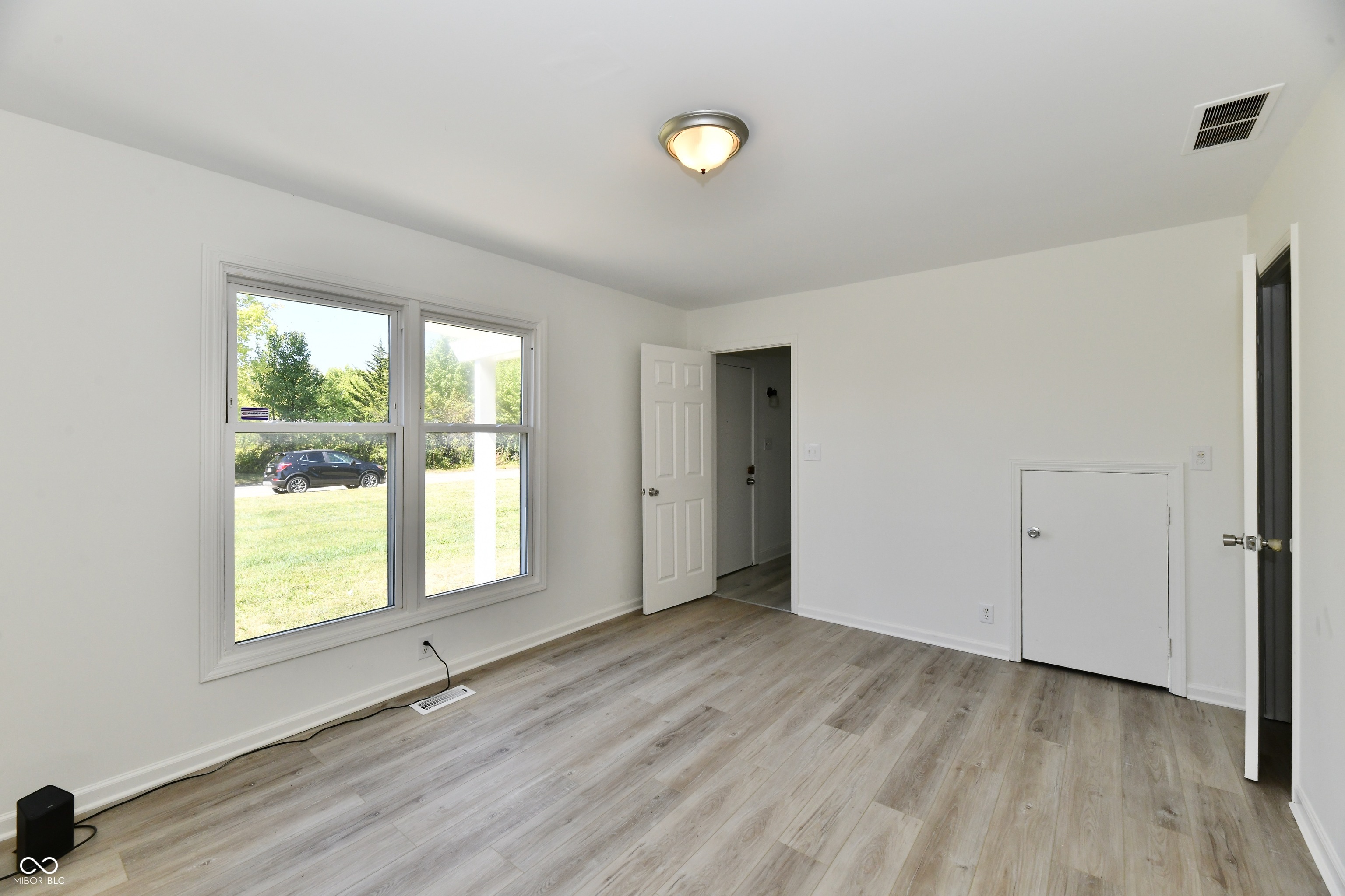 7911 Guion Road Indianapolis, IN 46268 - Photo 9 of 30 Gallery Image 9