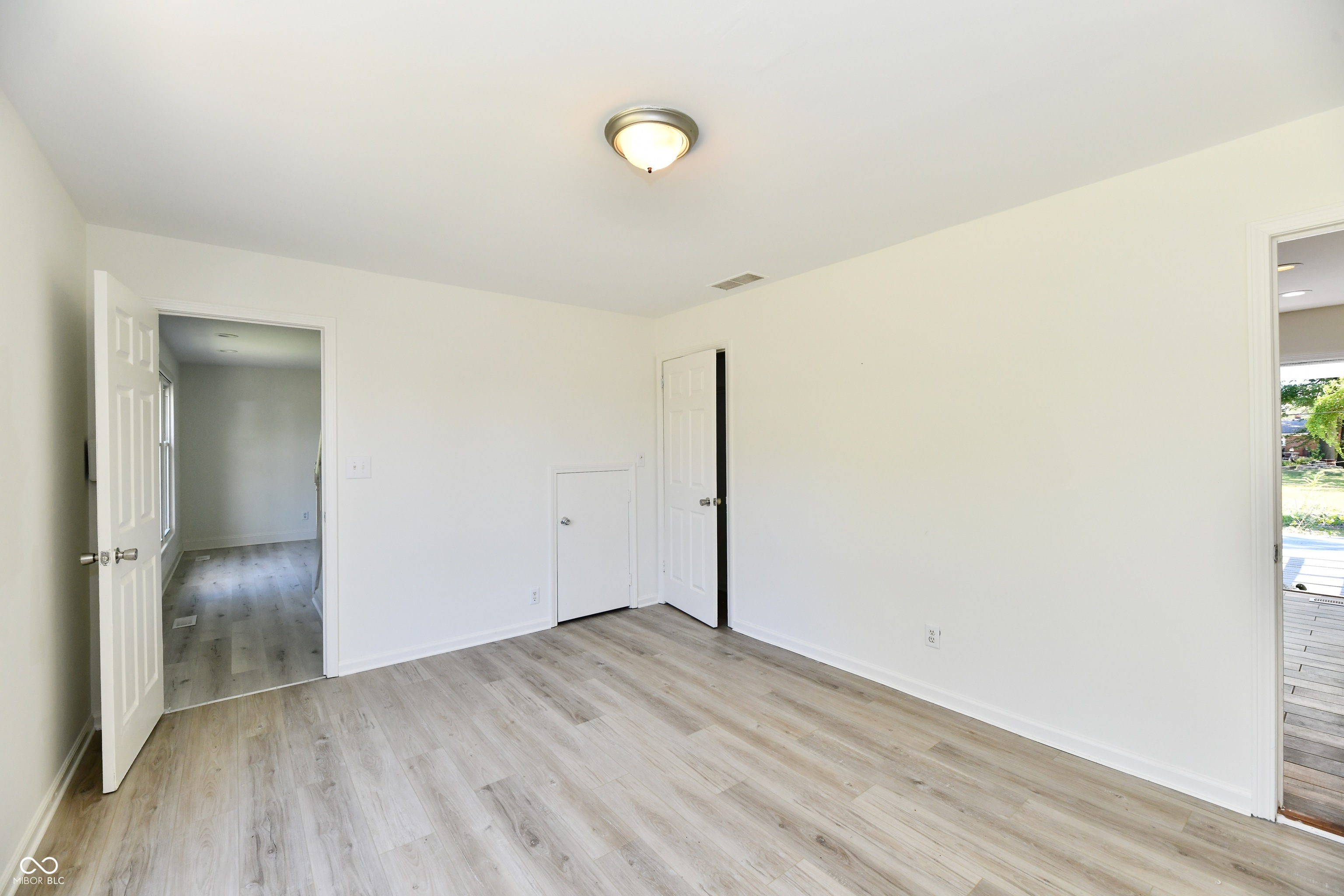 7911 Guion Road Indianapolis, IN 46268 - Photo 10 of 30 Gallery Image 10