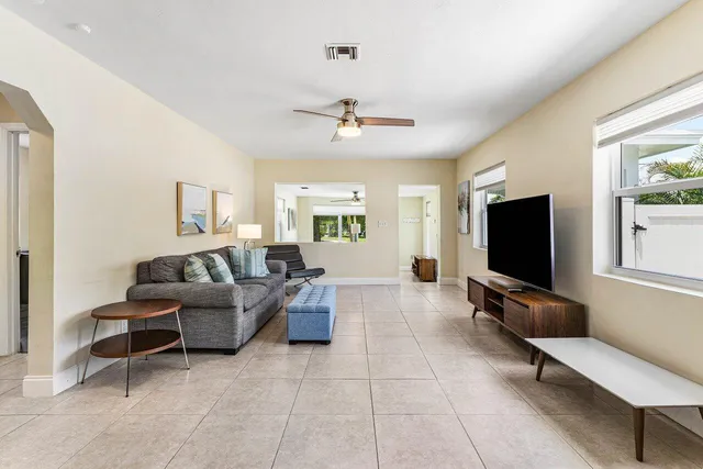 $4,200 | 123 Northwest 6th Avenue, Delray Beach, FL 33444