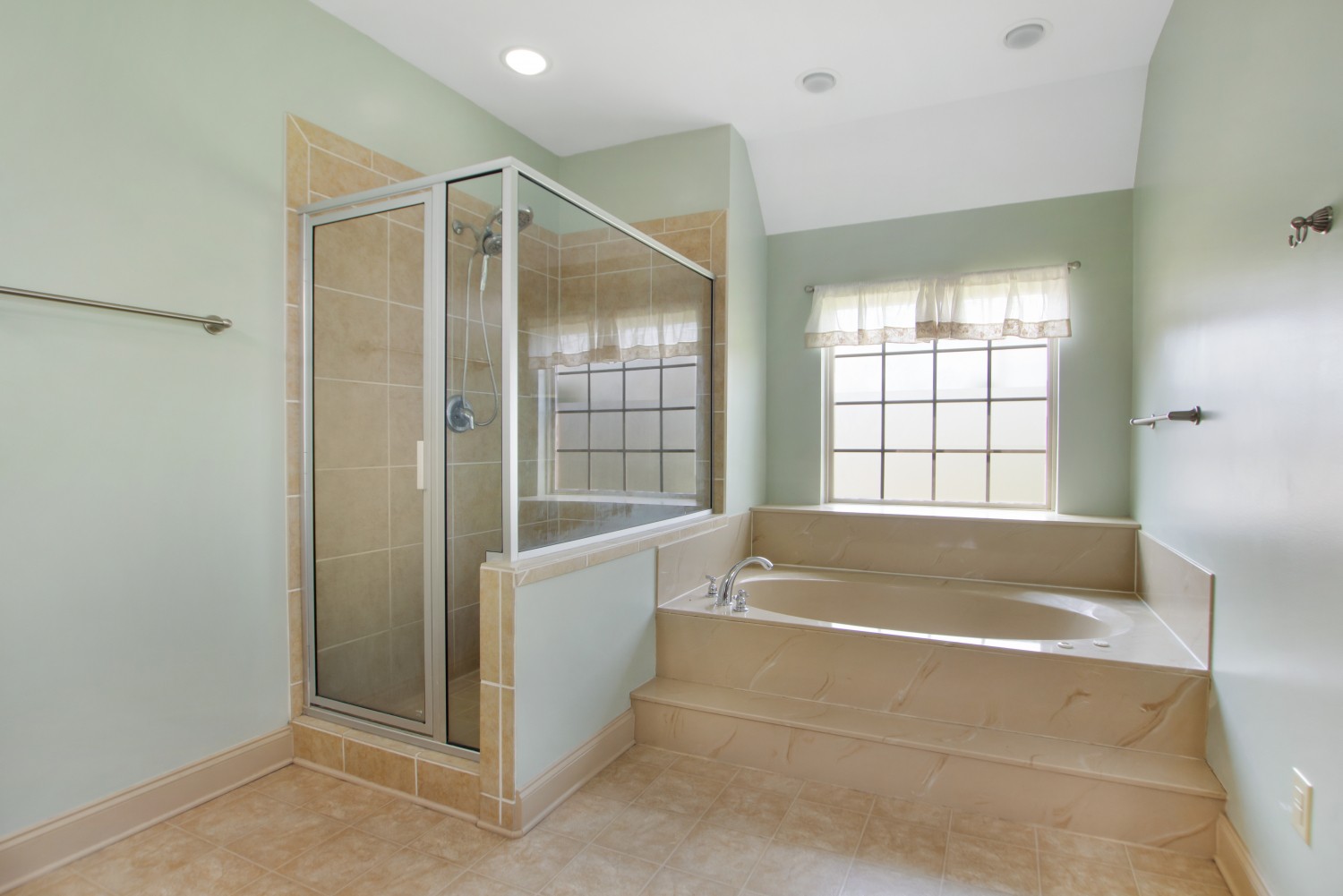 637 Ferrells Loop Road Manchester, TN 37355 - Photo 16 of 43 a spacious bathroom with a bathtub and a shower