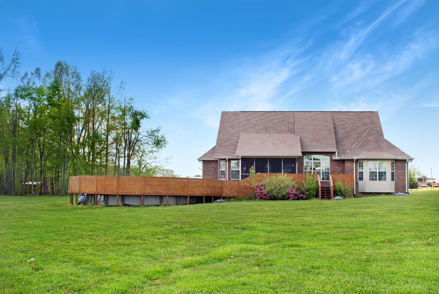 637 Ferrells Loop Road Manchester, TN 37355 - Photo 28 of 43 a front view of house with a garden