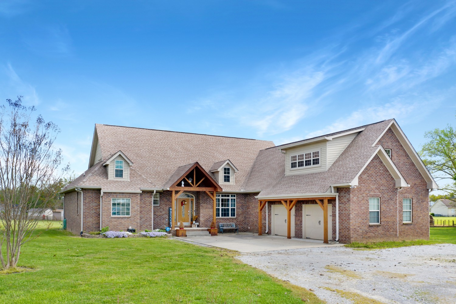 637 Ferrells Loop Road Manchester, TN 37355 - Photo 32 of 43 a front view of a house with a yard