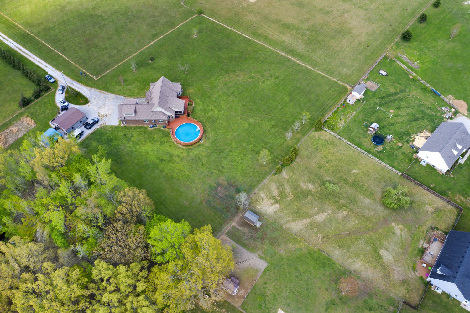 637 Ferrells Loop Road Manchester, TN 37355 - Photo 34 of 43 a backyard of a house with lots of green space