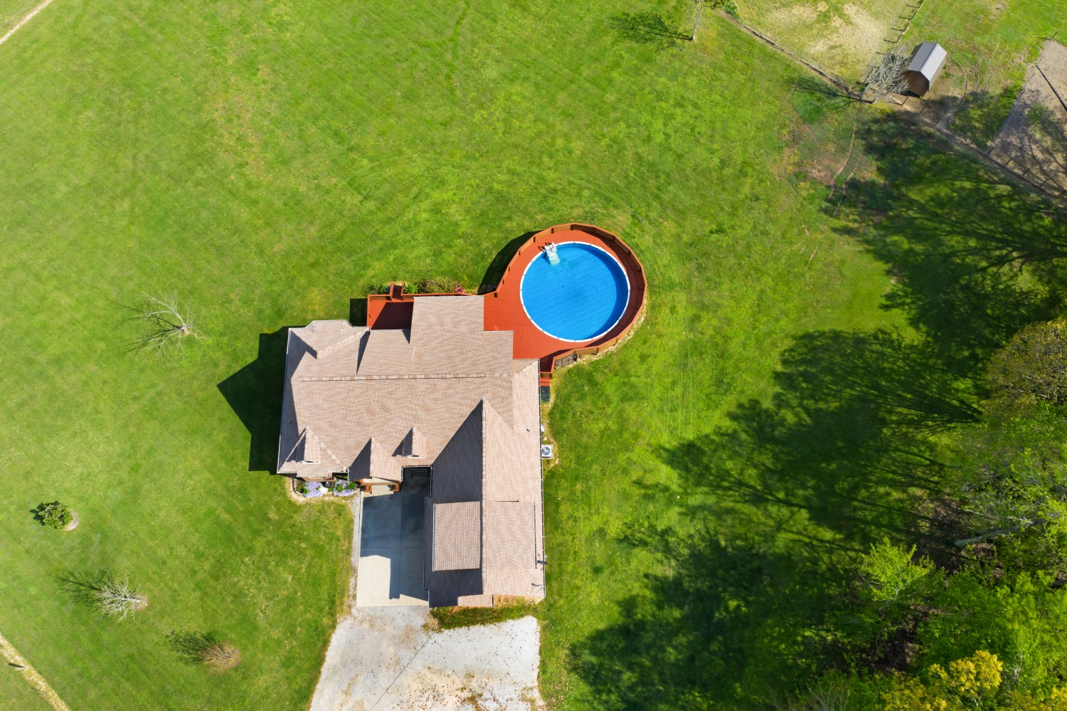 637 Ferrells Loop Road Manchester, TN 37355 - Photo 36 of 43 a bird view of a house with a backyard space