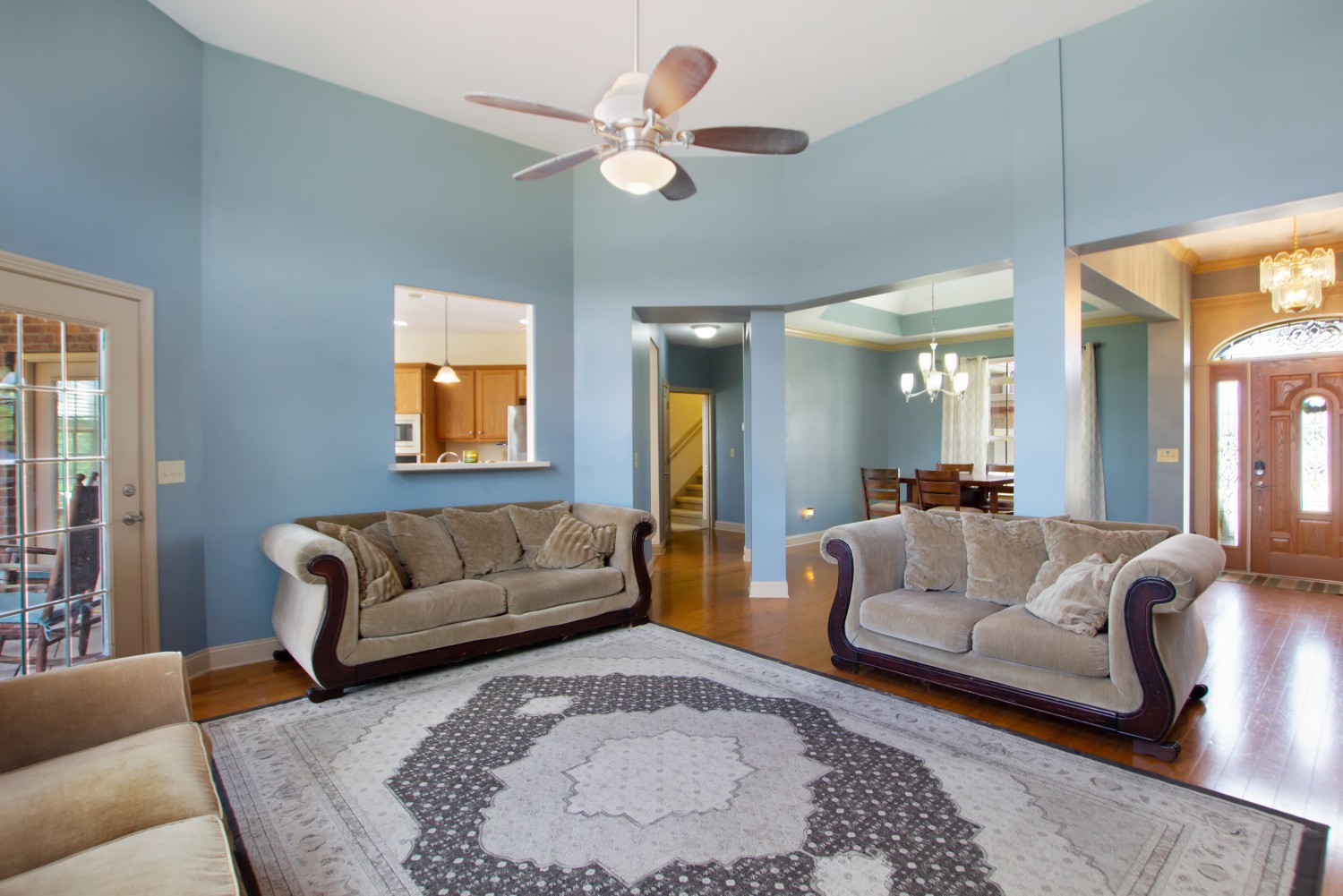 637 Ferrells Loop Road Manchester, TN 37355 - Photo 5 of 43 a living room with furniture and a rug