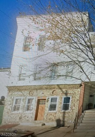 $1,500 | 161 Verona Avenue, Unit 3R, Newark, NJ 07104