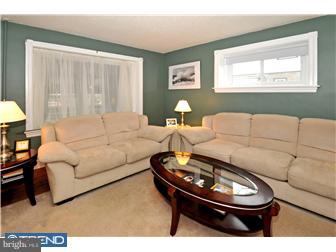 128 Grandview Road Ardmore, PA 19003 - Photo 5 of 12 Living Room