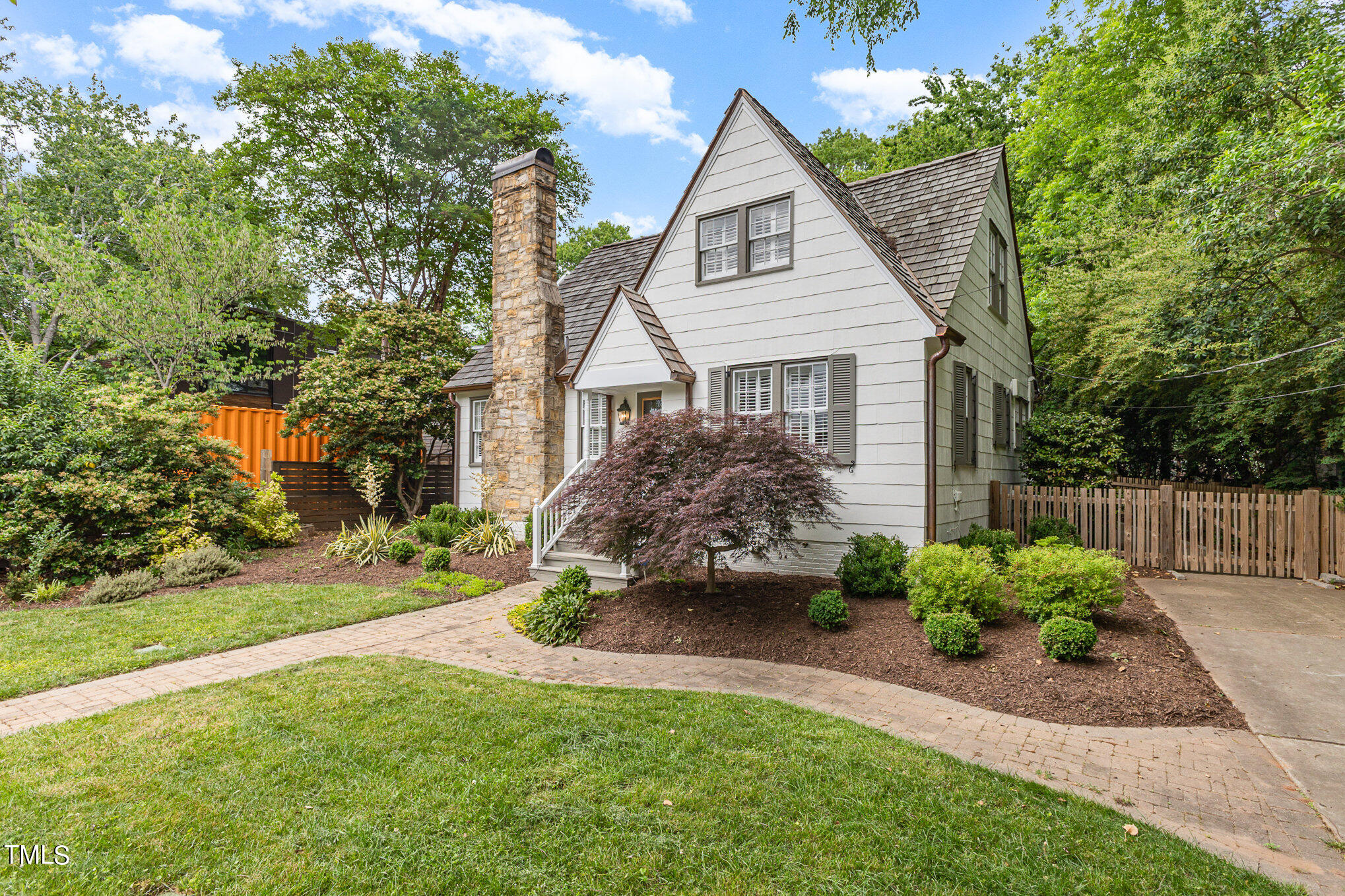1506 Doughton Street Raleigh, NC 27608 - Photo 2 of 27 002_cy1a8368-edit