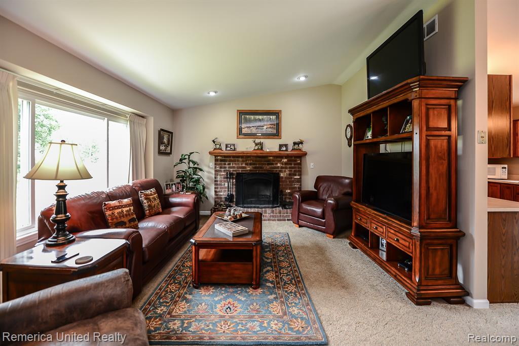 3575 Pingree Road Howell, MI 48843 - Photo 9 of 40