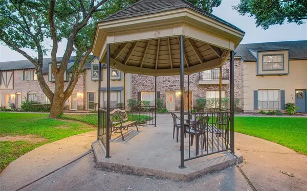 $1,700 | 14703 Barryknoll Lane, Unit 18, Houston, TX 77079
