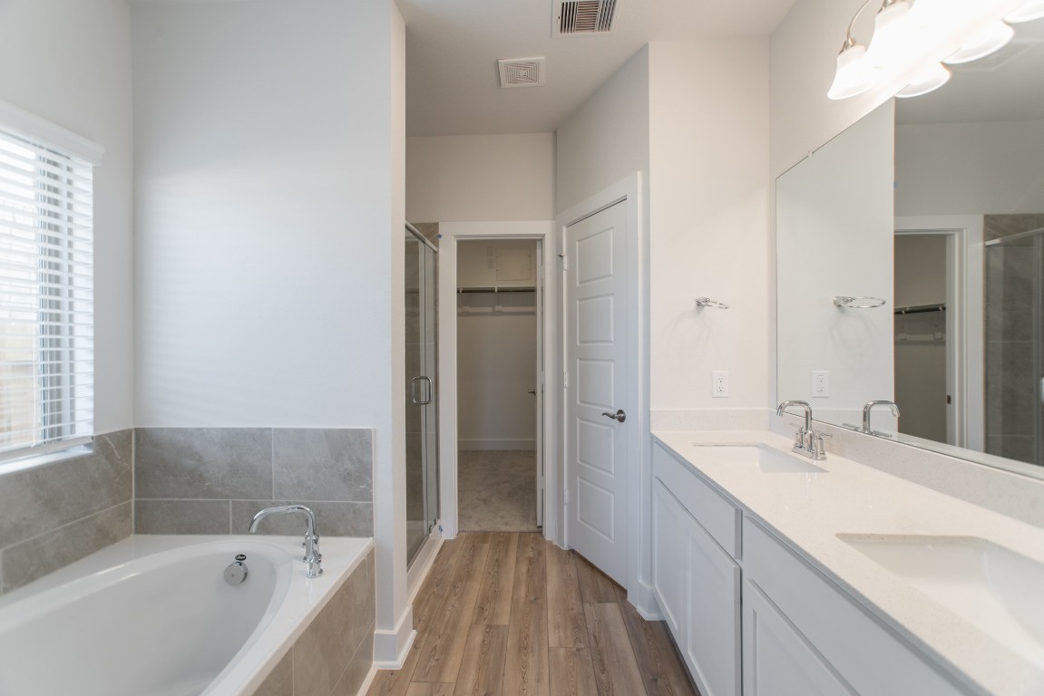 10627 Whitejacket Conroe, TX 77385 - Photo 27 of 46 a bathroom with a bathtub and a sink