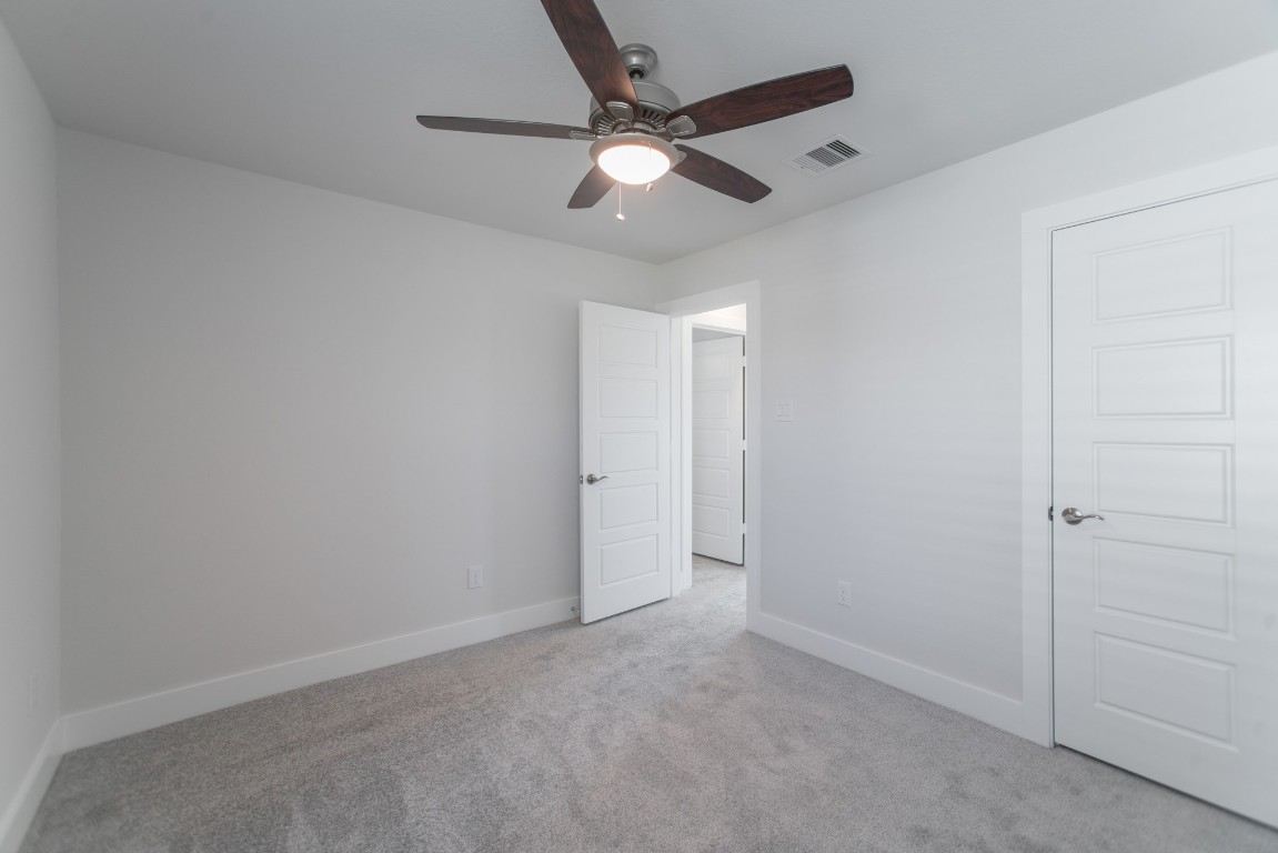 10627 Whitejacket Conroe, TX 77385 - Photo 40 of 46 an empty room with closet and a ceiling fan