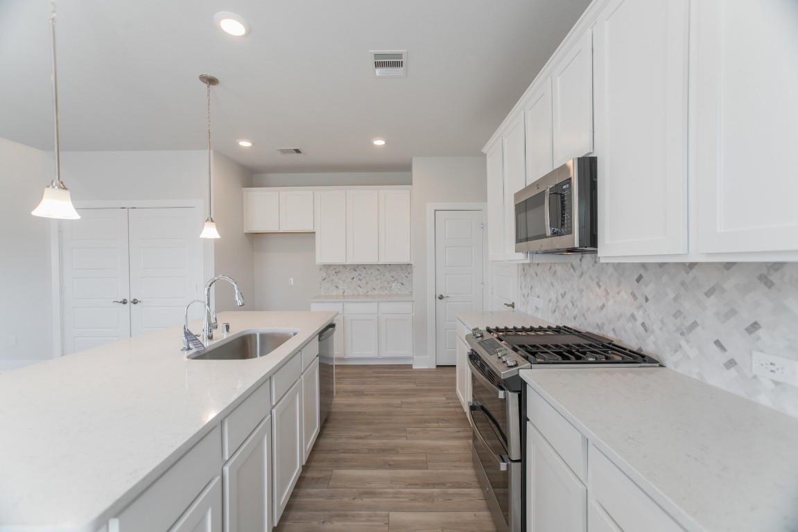 10627 Whitejacket Conroe, TX 77385 - Photo 9 of 46 a kitchen with stainless steel appliances a sink stove and cabinets