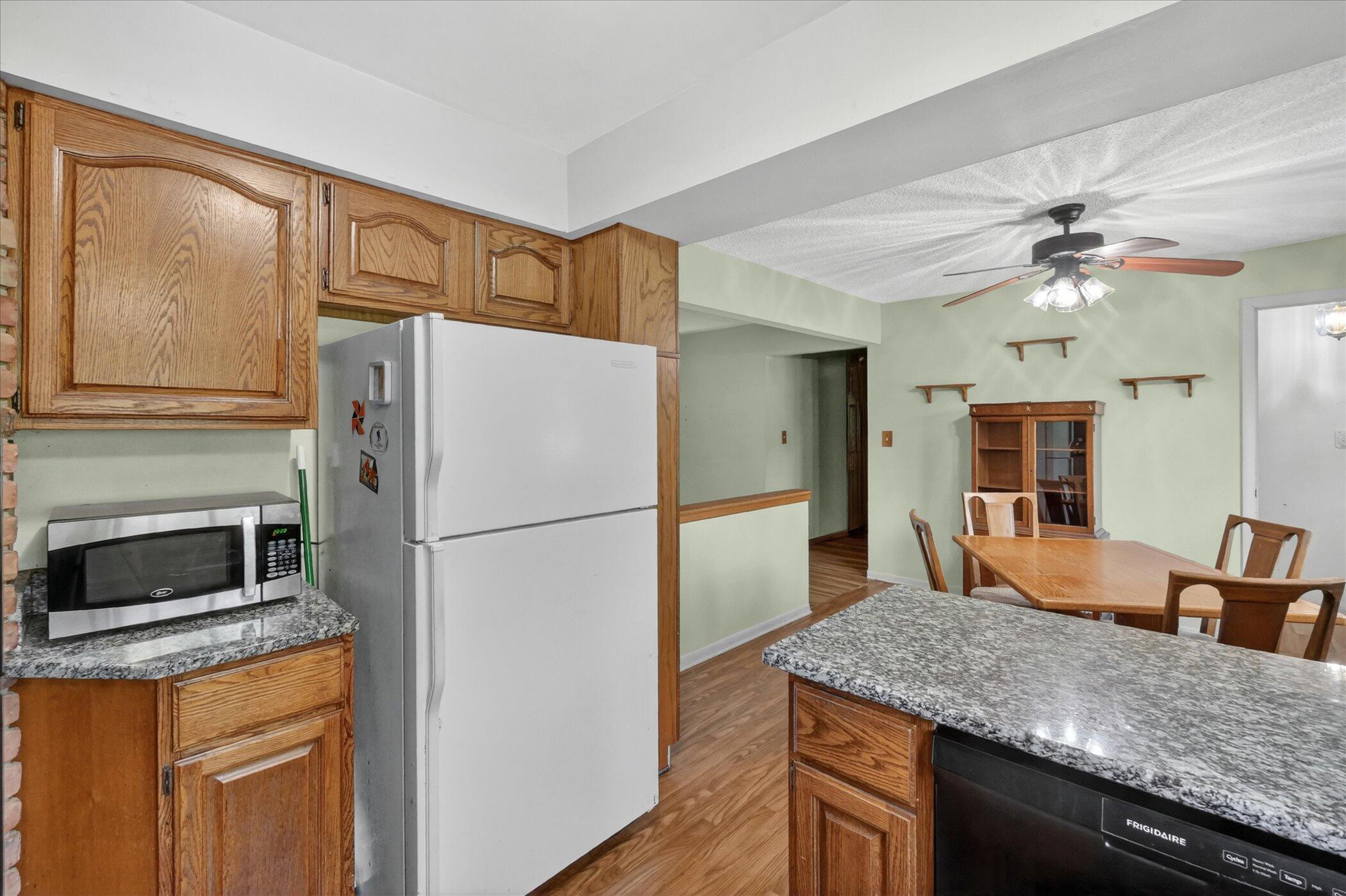 2717 Fishbeck Road Howell, MI 48843 - Photo 18 of 71 18-2717-Fishbeck-Rd-Howell-WindowStill