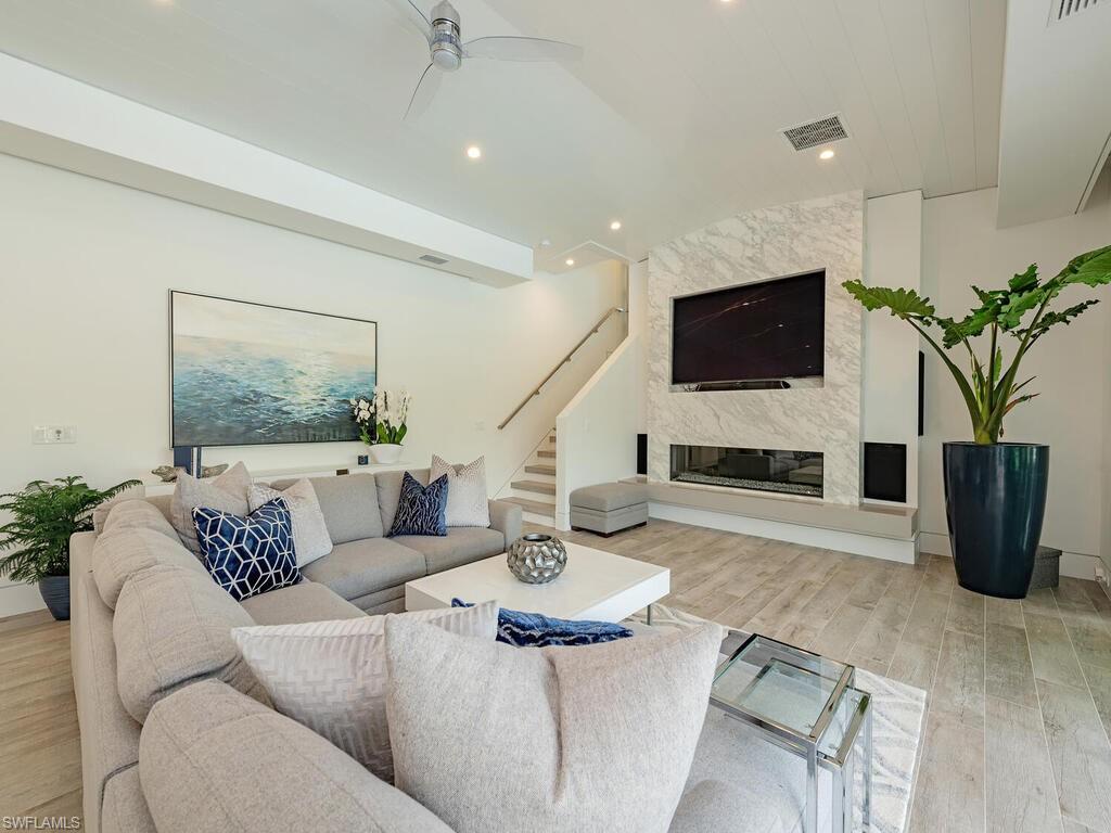 2323 Harbor Road Naples, FL 34104 - Photo 4 of 39 Gallery Image 4