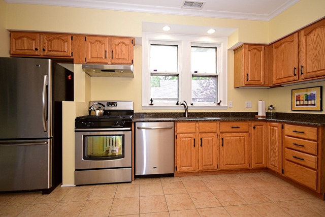 308 Olmsted Road Riverside, IL 60546 - Photo 17 of 25