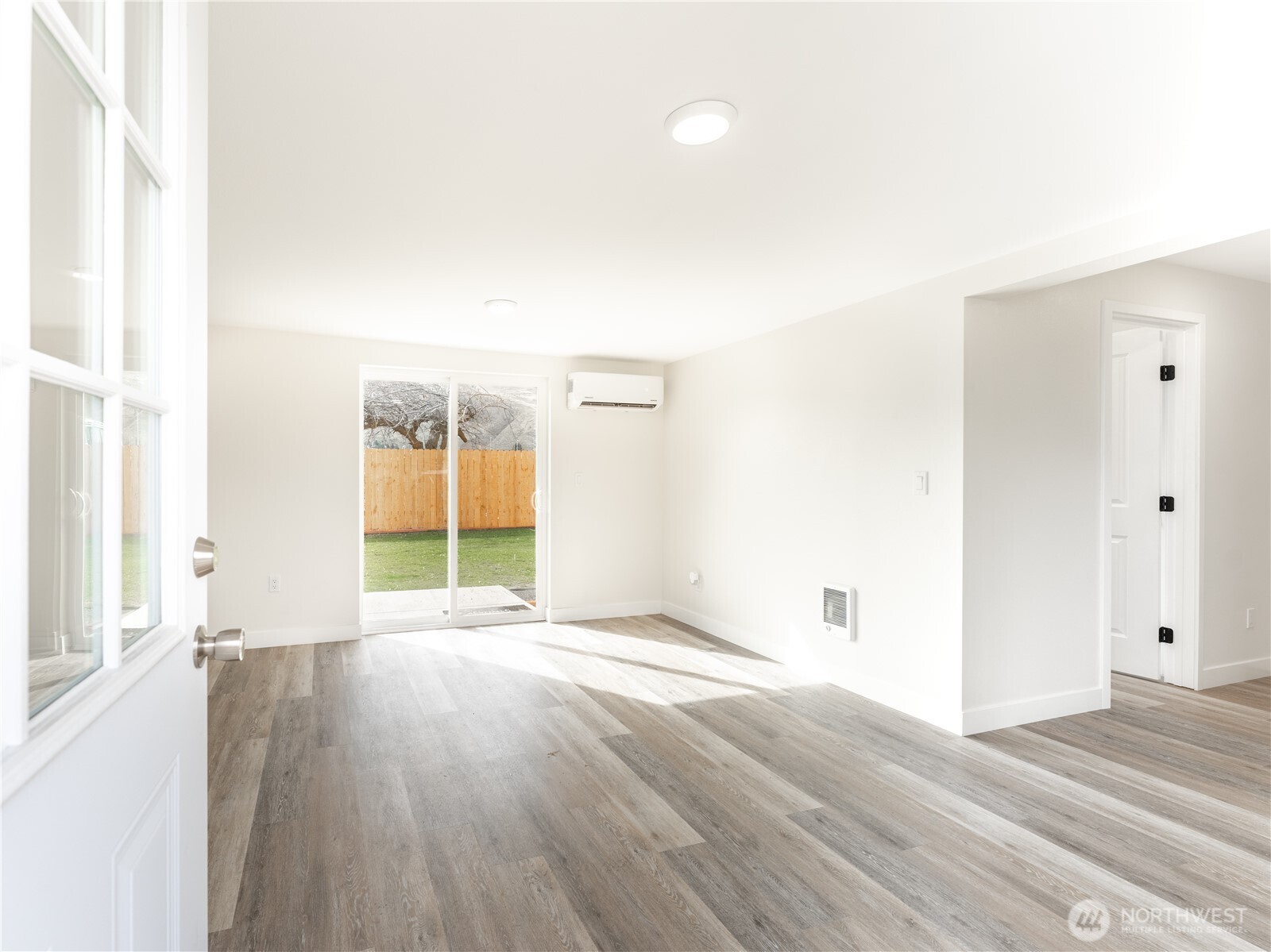 98 Fuller Street Wenatchee, WA 98801 - Photo 5 of 36