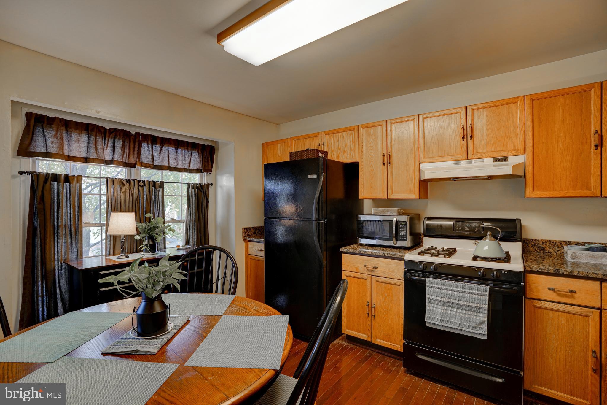21703 Leatherleaf Circle Sterling, VA 20164 - Photo 2 of 10