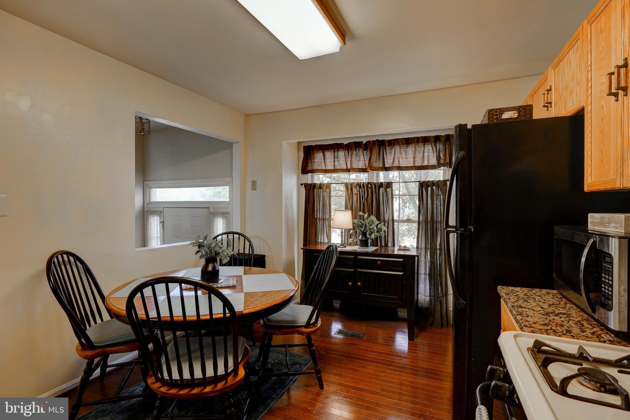21703 Leatherleaf Circle Sterling, VA 20164 - Photo 3 of 10