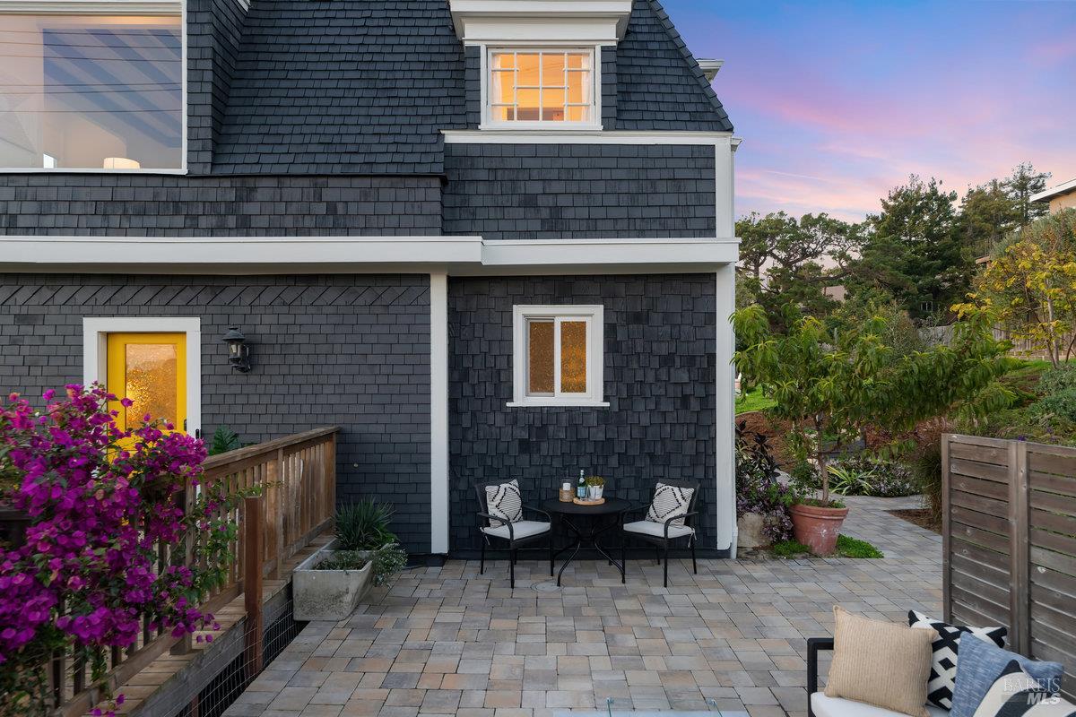 700 Ocean Avenue Point Richmond, CA 94801 - Photo 59 of 95 a brick building with a bench in front of it