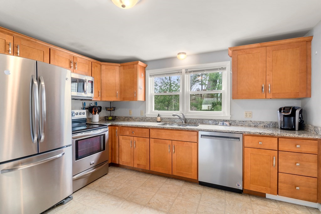 6 Davis Road Hudson, MA 01749 - Photo 7 of 21 Gallery Image 7
