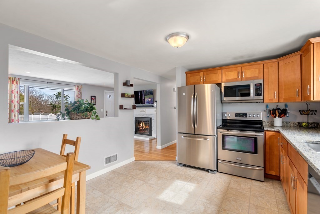 6 Davis Road Hudson, MA 01749 - Photo 9 of 21 Gallery Image 9