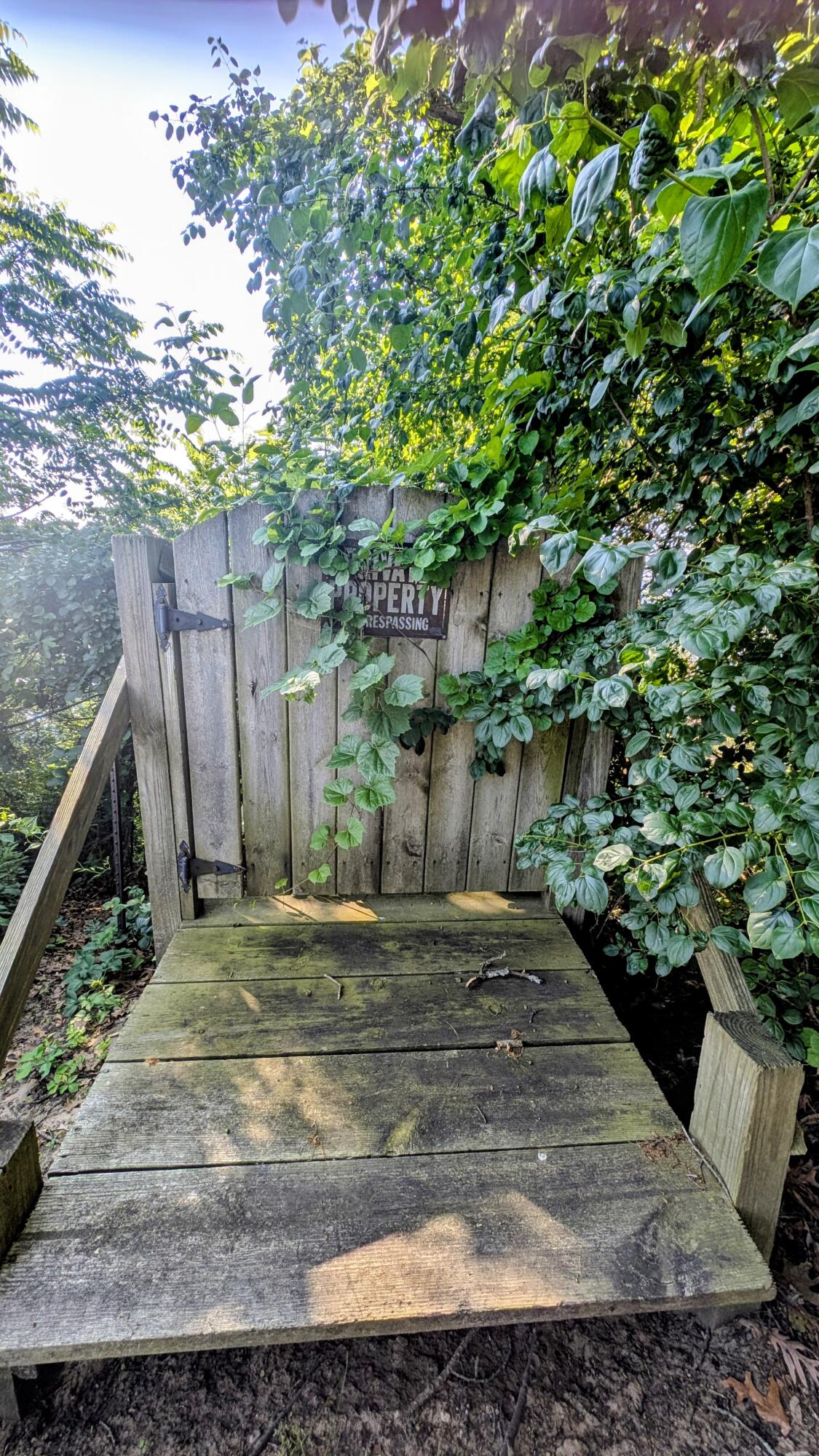 637 Ruddiman Drive Muskegon, MI 49445 - Photo 3 of 6 Gate to VL