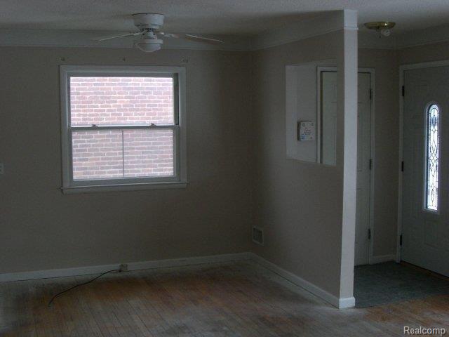 450 Central Street Inkster, MI 48141 - Photo 3 of 12 living room