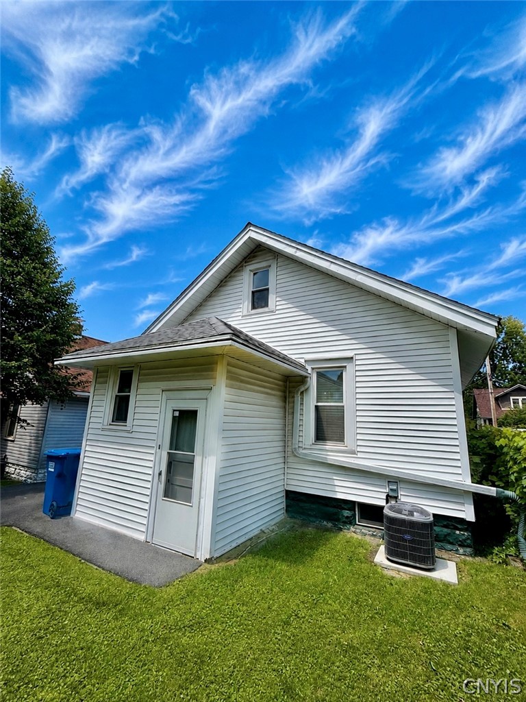 132 Winthrop Road Syracuse, NY 13206 - Photo 6 of 29