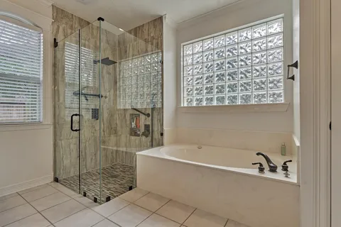 $1,125,000 | 91 Wind Ridge Circle, The Woodlands, TX 77381