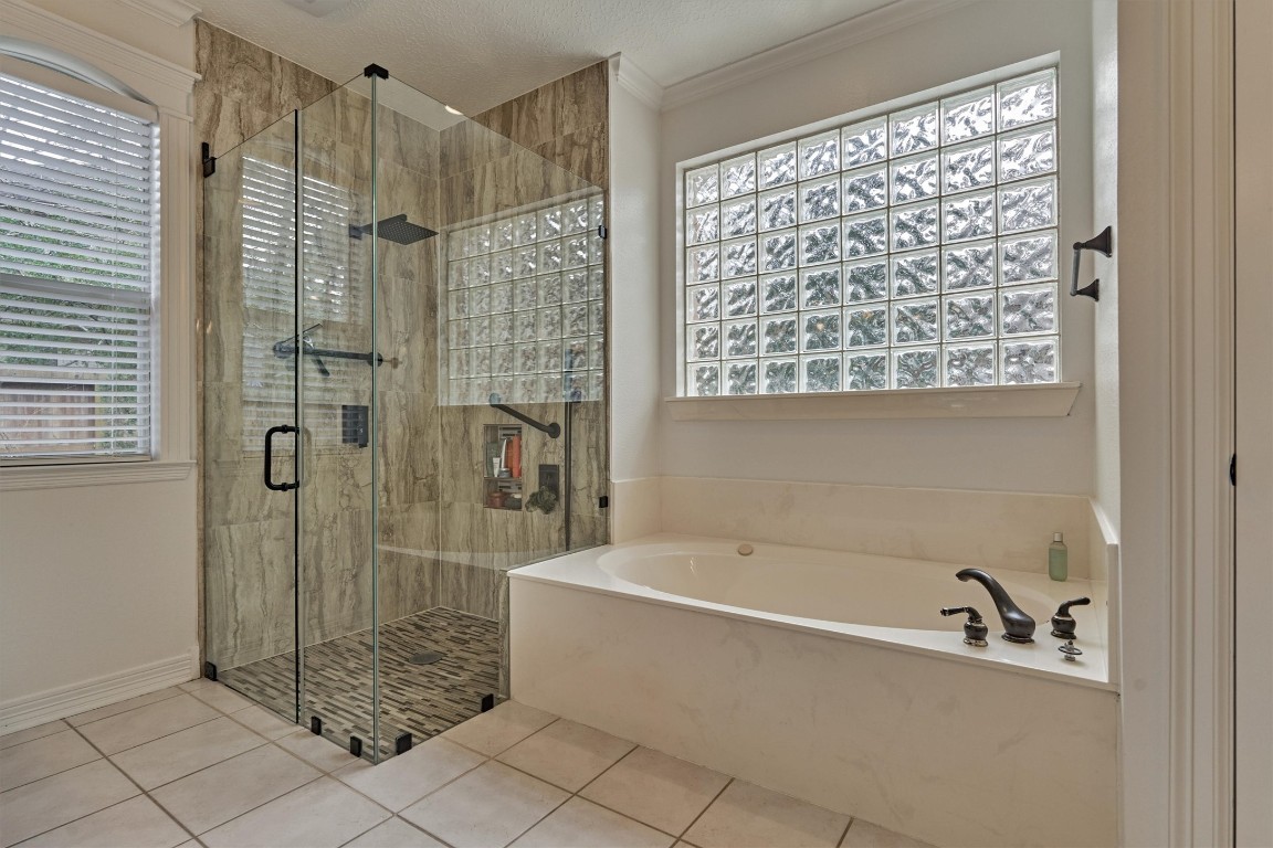 91 Wind Ridge Circle The Woodlands, TX 77381 - Photo 23 of 50 Relaxing soaking tub and walk-in shower.
