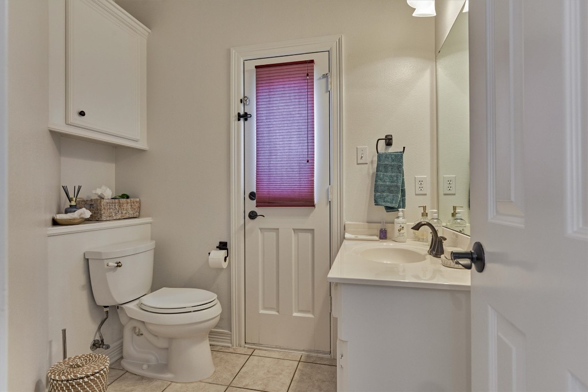 91 Wind Ridge Circle The Woodlands, TX 77381 - Photo 34 of 50 Half bath #1 with exterior door access for pool!