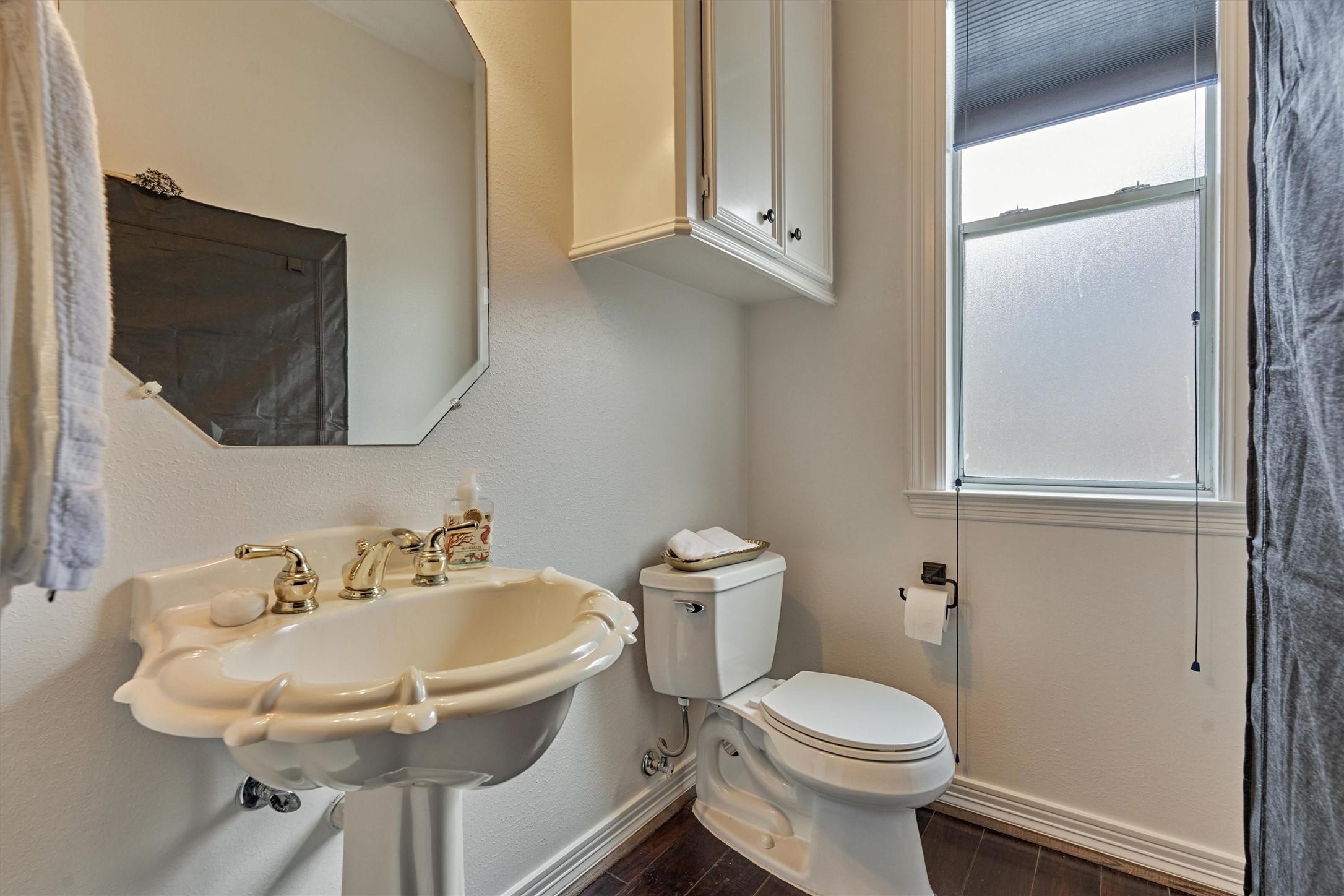 91 Wind Ridge Circle Spring, TX 77381 - Photo 35 of 50 Half bath #2.