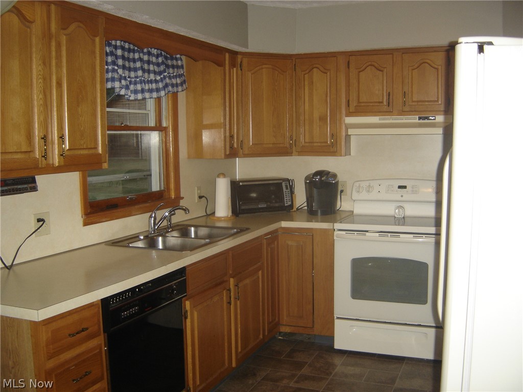 1379 Steese Road Uniontown, OH 44685 - Photo 4 of 22 Gallery Image 4