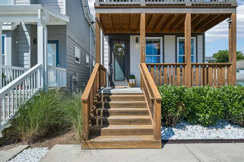 a view of a house with entryway and stairs