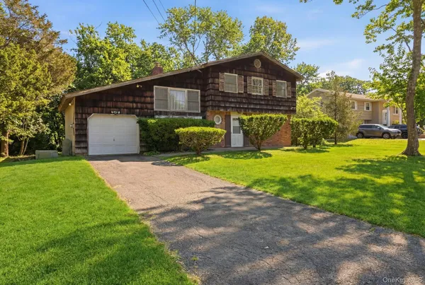 $599,000 | 43 Village Lane, Hauppauge, NY 11788