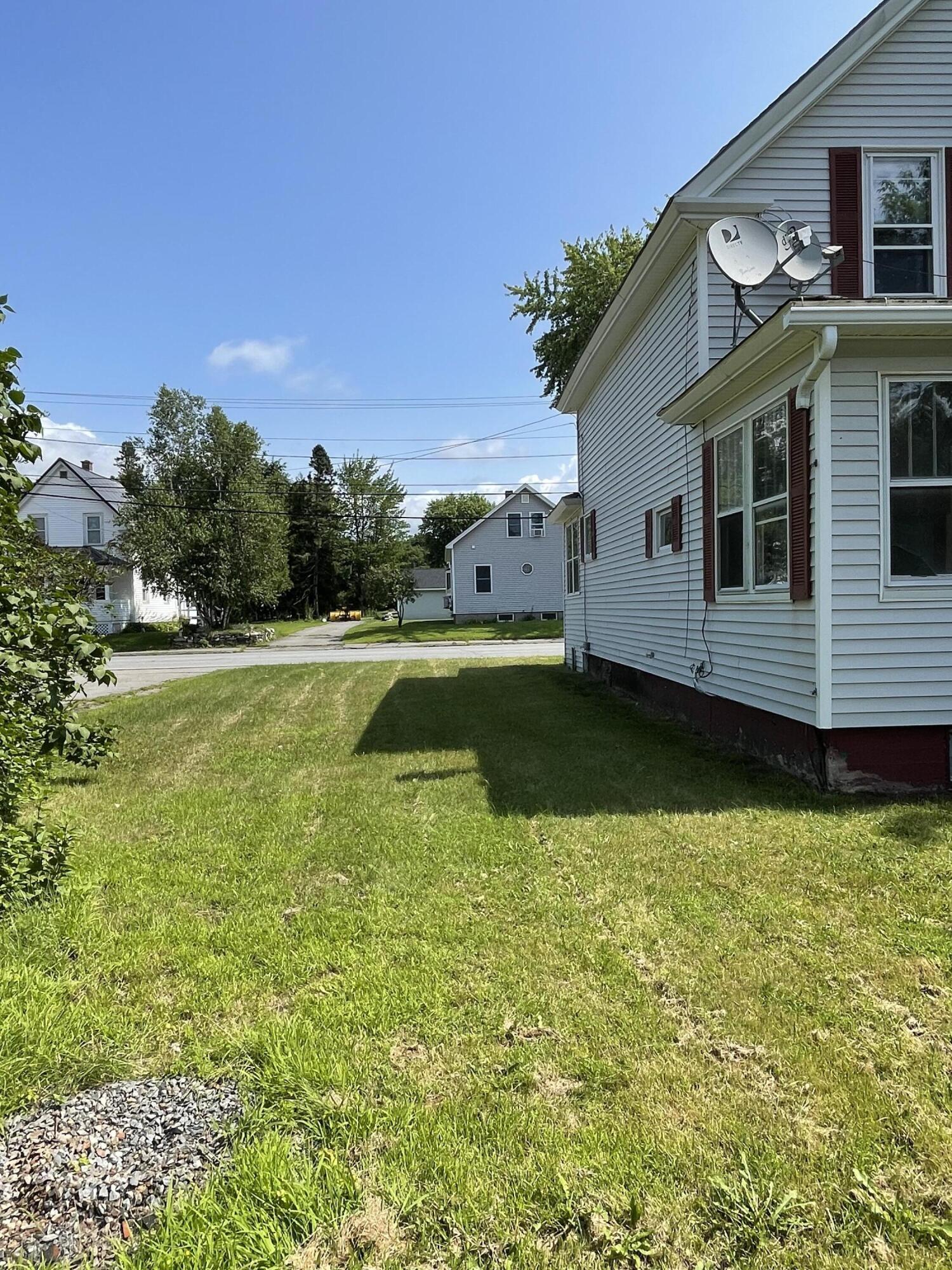 112 Bates Street Millinocket, ME 04462 - Photo 8 of 44 698EE021-78A9-4C53-A281-80E22E36E84D