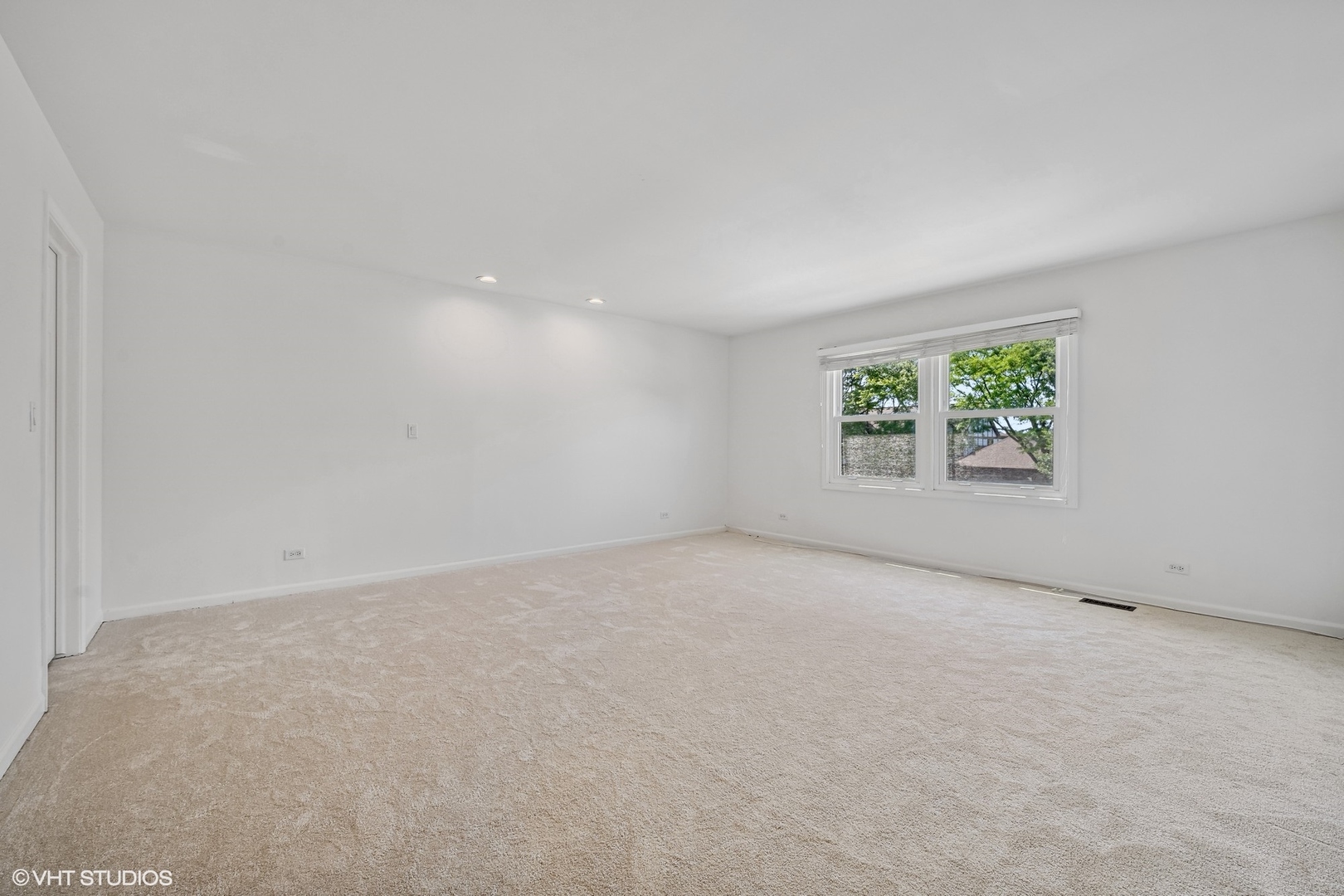 4130 Rutgers Lane Northbrook, IL 60062 - Photo 25 of 41 an empty room with windows