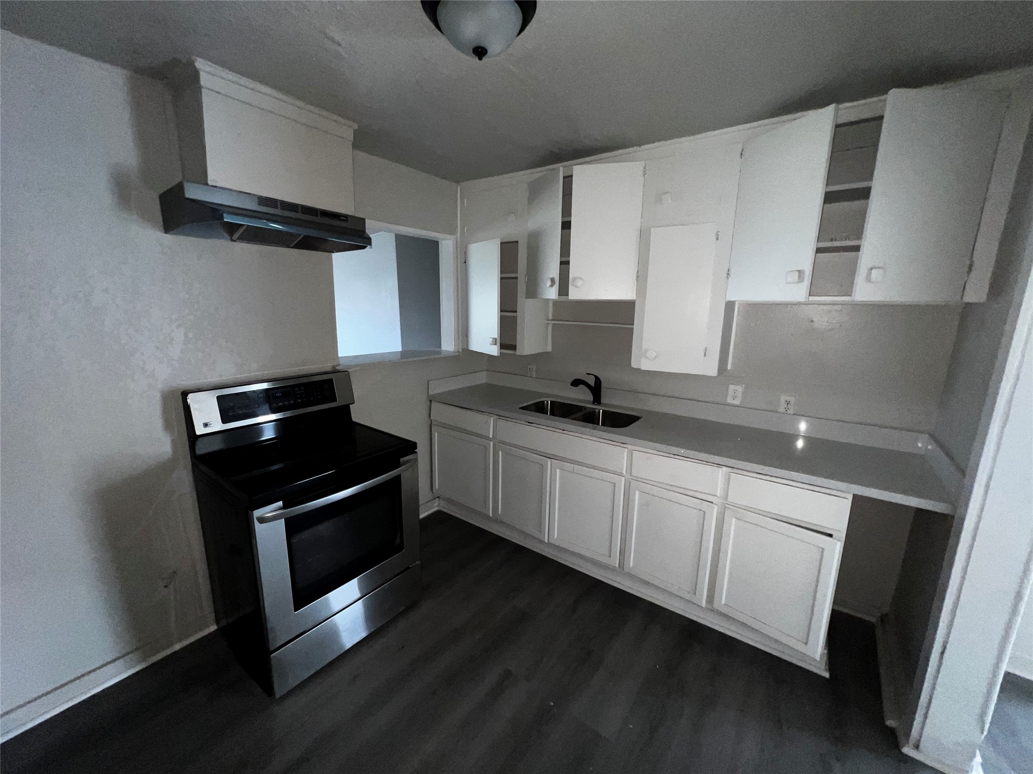 5401 Doolittle Boulevard Houston, TX 77033 - Photo 2 of 14