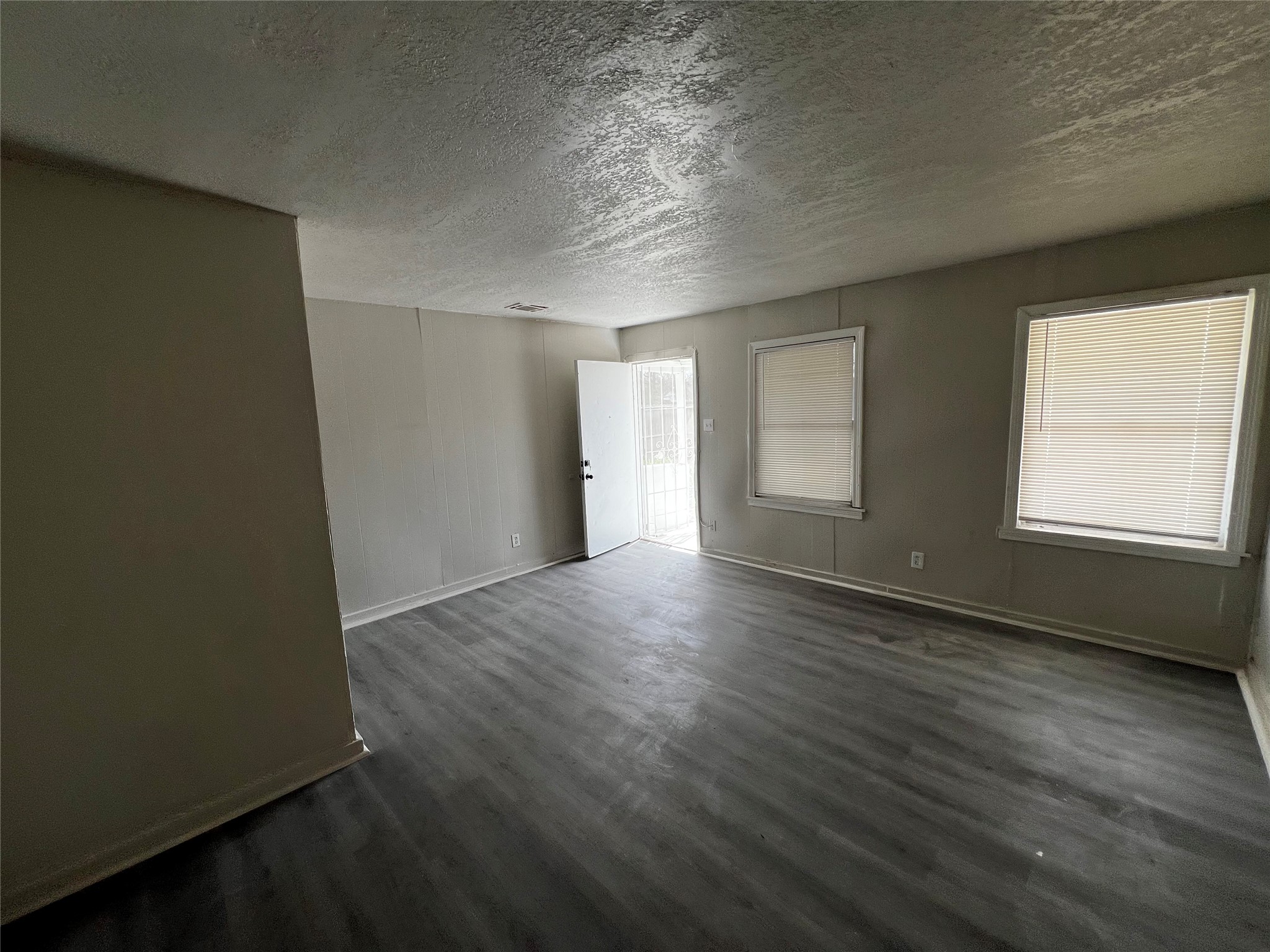 5401 Doolittle Boulevard Houston, TX 77033 - Photo 5 of 14