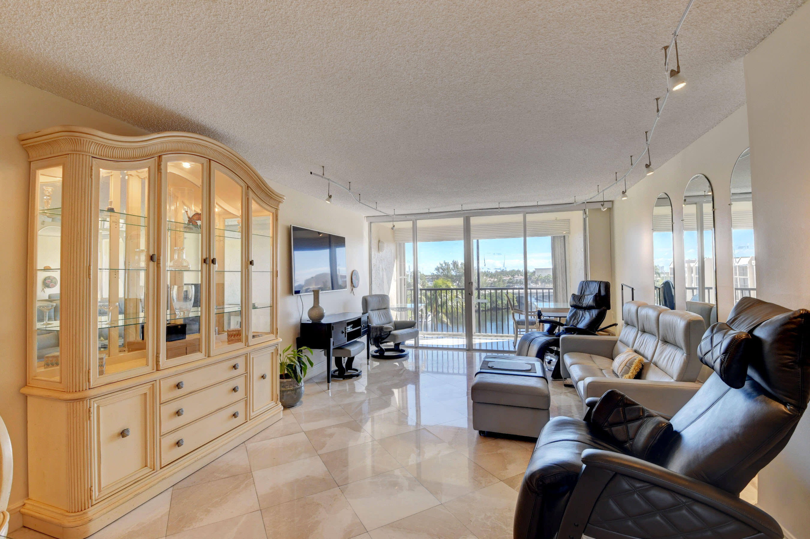 7 Royal Palm Way, Unit 6080 Boca Raton, FL 33432 - Photo 5 of 55 LIGHT & BRIGHT