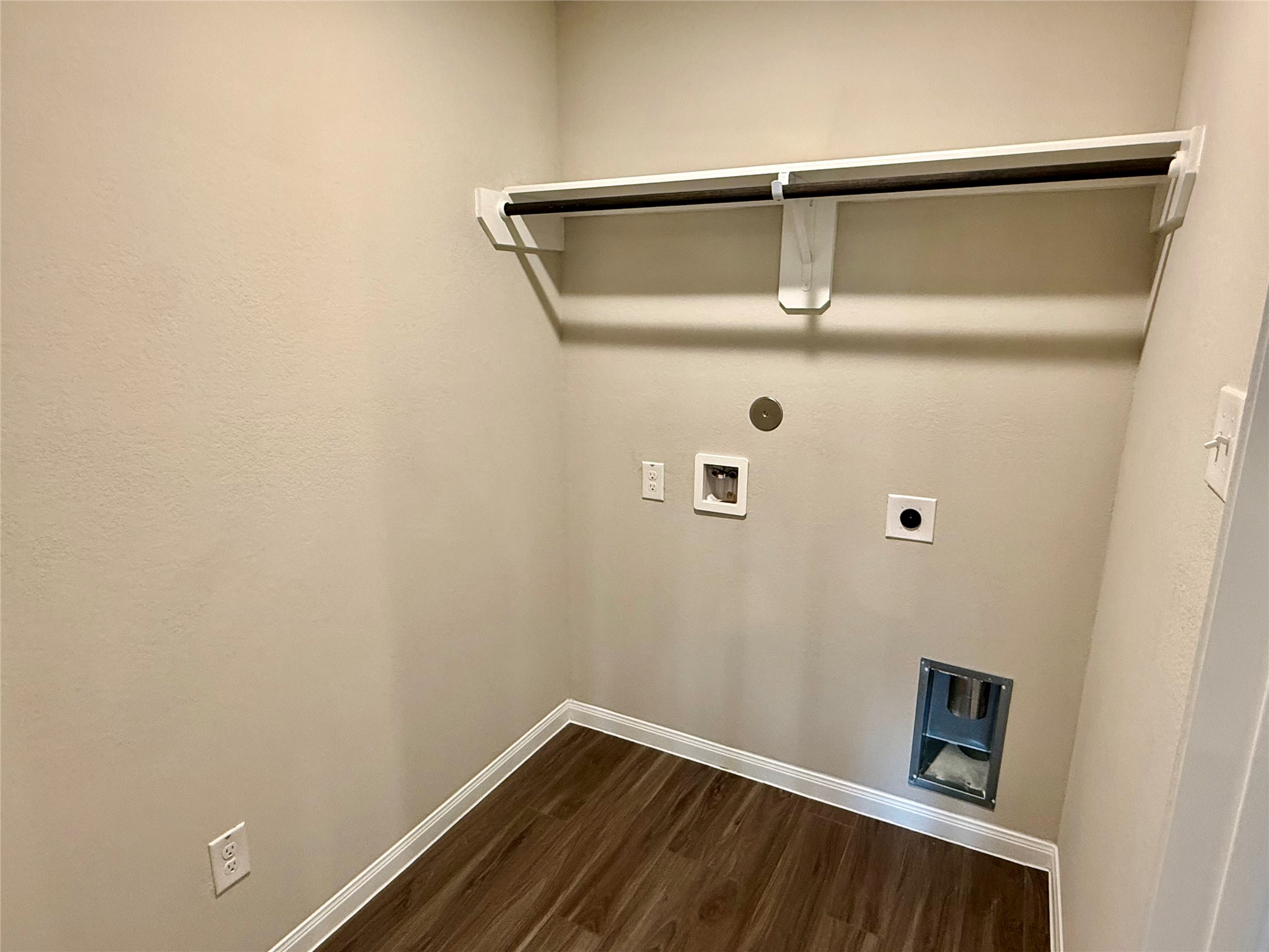5322 Briana Dee Drive Rosharon, TX 77583 - Photo 10 of 20 a view of small space with racks on the wall