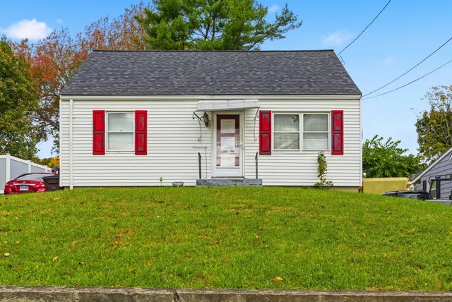 a view of a house with a yard
